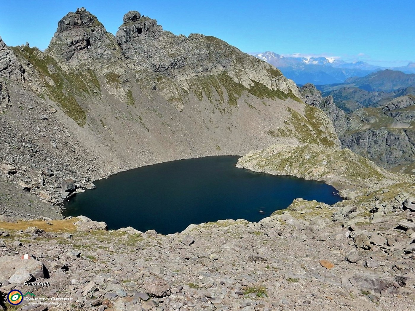 61  Lago Rotondo di Trona (2256 m) dall'alto.jpg
